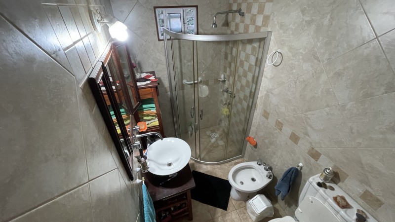 CASA DE 3 AMB + DPTO DE 2 AMB SOBRE LOTE DE 500MTS