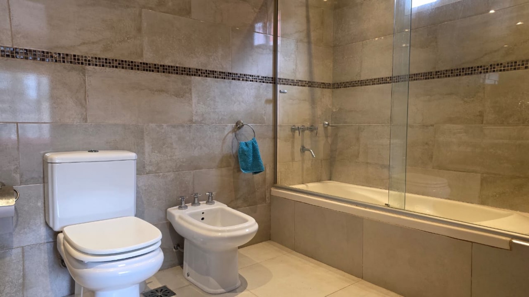 Hermosa casa en Barrio San Rafael - Ideal vivienda permanente - ACEPTA MENOR VALOR!!!
