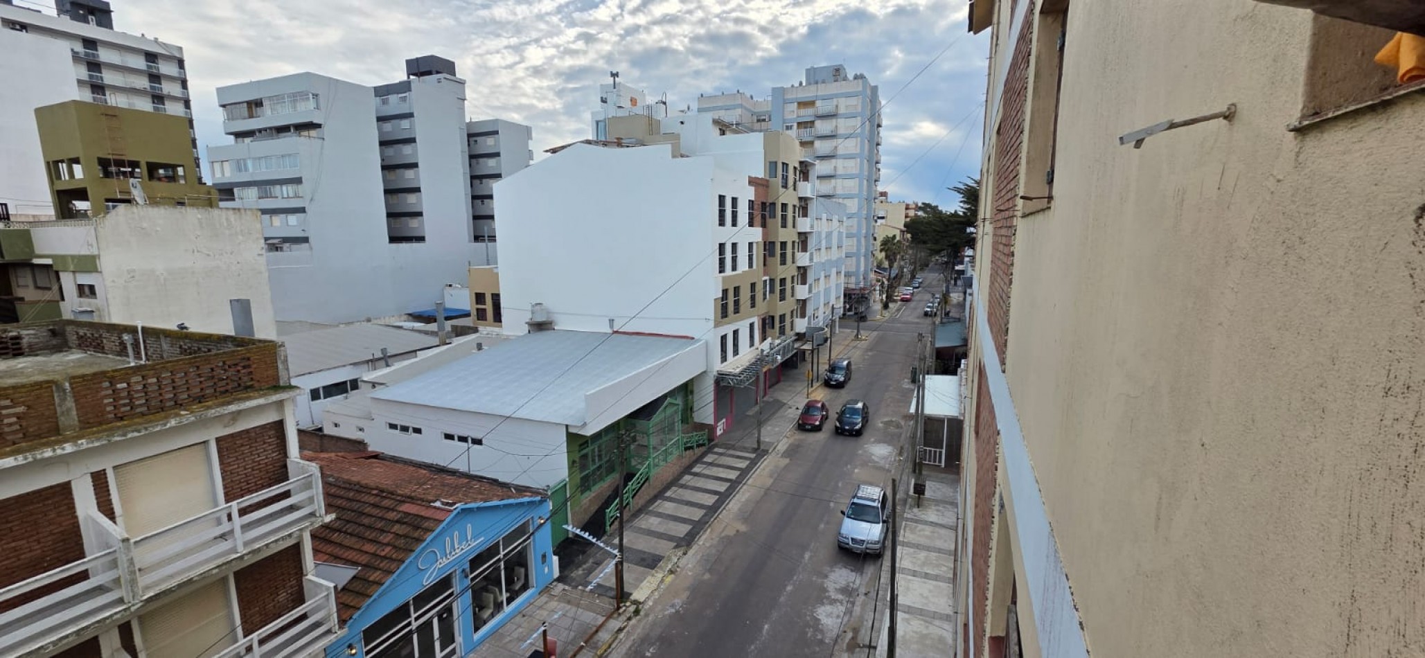 Monoambiente con vista al mar, a pasos de la playa y del centro peatonal de Av. Chiozza