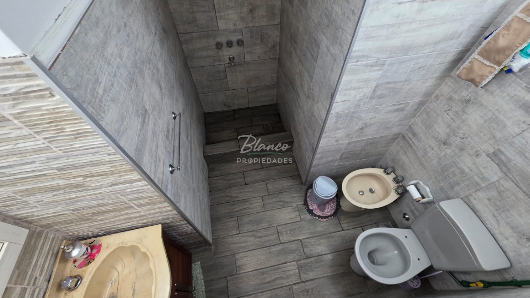 ¡IMPECABLE! PH al Frente 3 Ambientes con Todos los Servicios, Garage y Quincho
