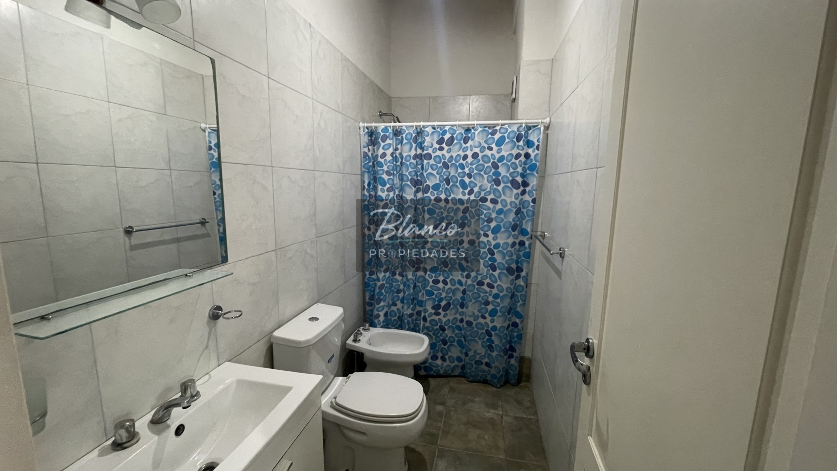 Departamentos de 3 ambientes con gas natural y cochera a mts del Mar!!!