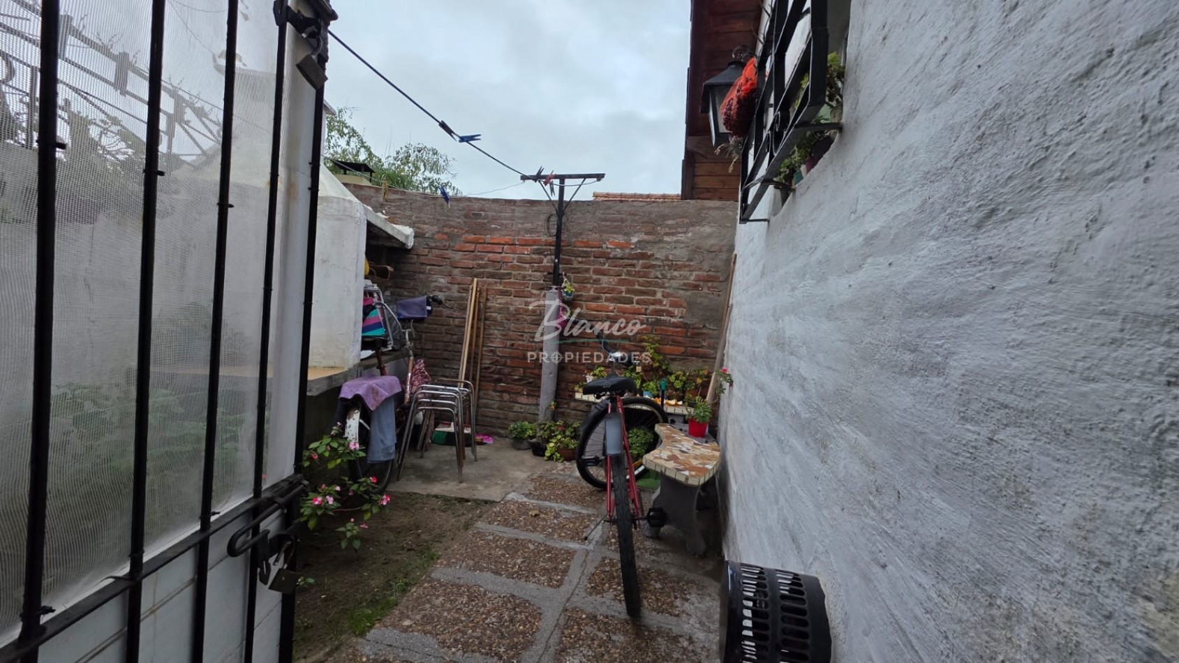¡IMPECABLE! PH al Frente 3 Ambientes con Todos los Servicios, Garage y Quincho