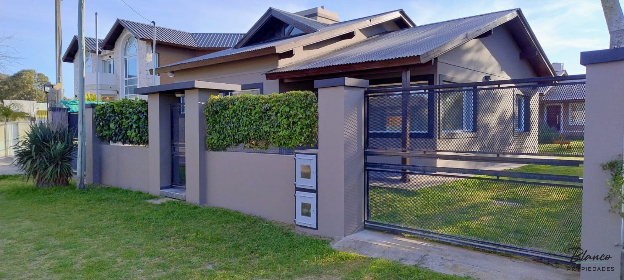 2 CASAS DE 4 AMB EN VENTA EN BARRIO SAN RAFAEL - VENTA EN BLOCK O INDIVIDUAL