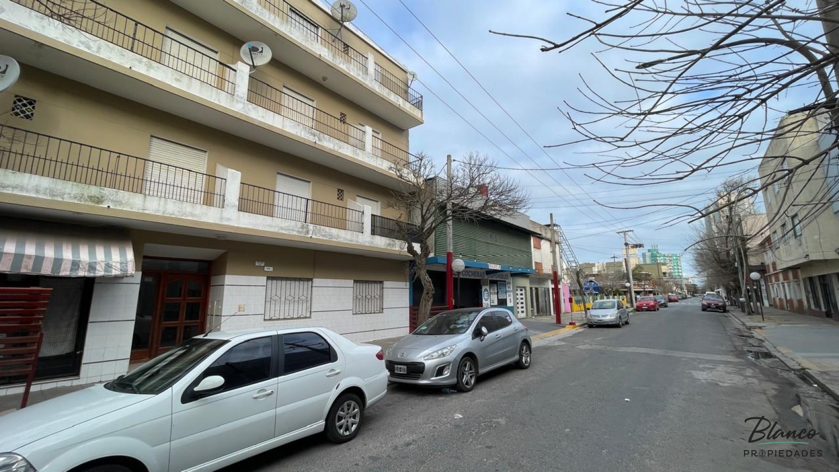 DEPARTAMENTO DE 2 AMBIENTES A METROS DE  AVENIDA  LIBERTADOR  EN 1° PISO