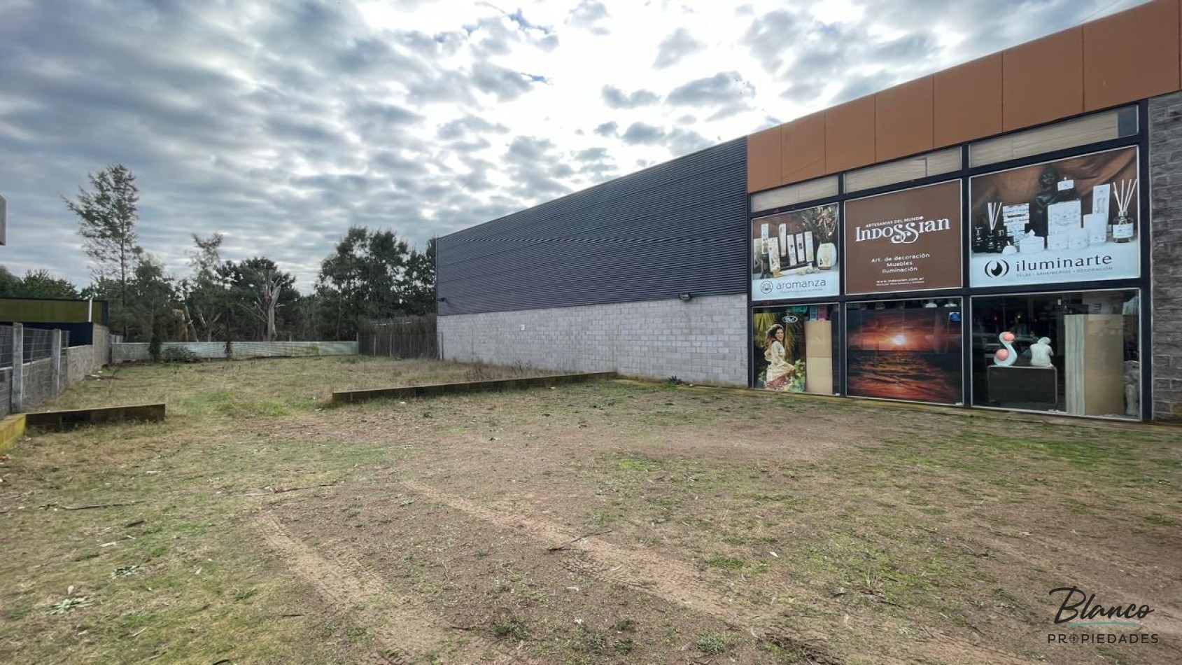 IMPORTANTE LOTE COMERCIAL SOBRE AV. LIBERTADOR