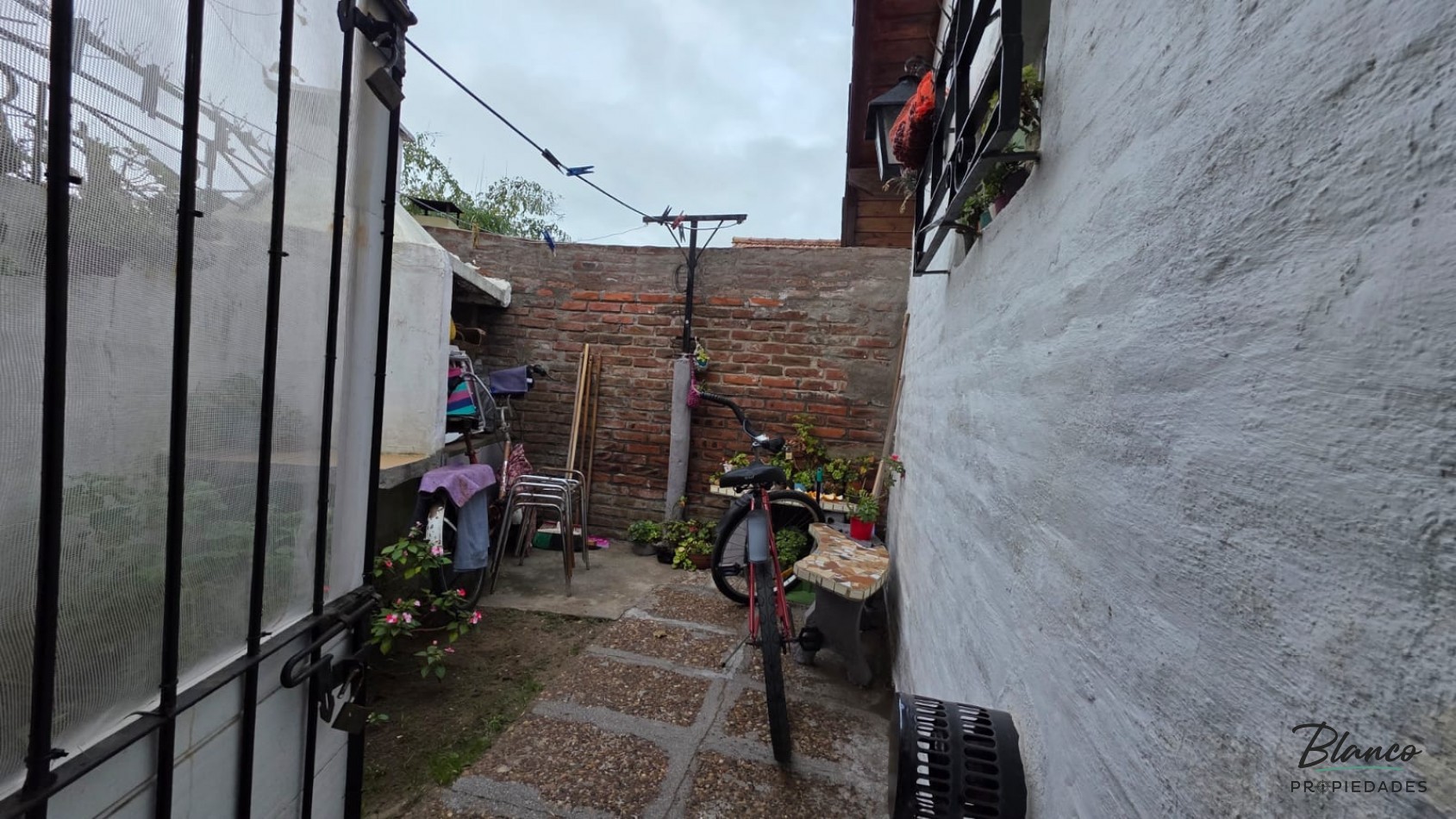 ¡IMPECABLE! PH al Frente 3 Ambientes con Todos los Servicios, Garage y Quincho