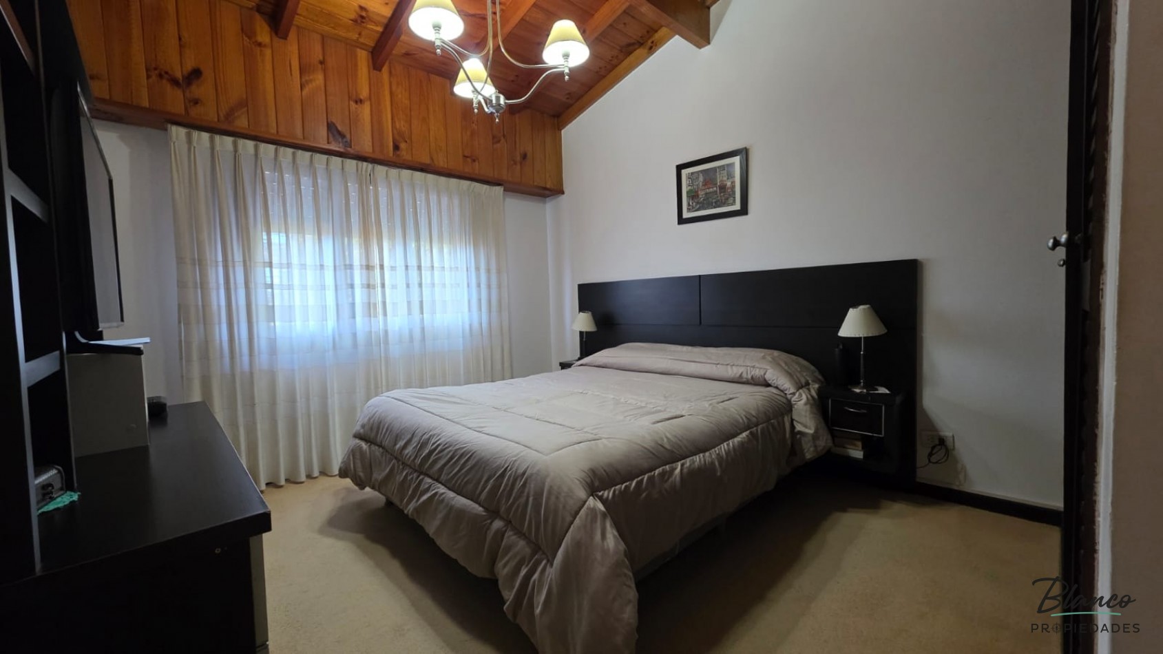  Importante Casa de Categoria de 6 Ambientes - Ideal Vivienda Permanente