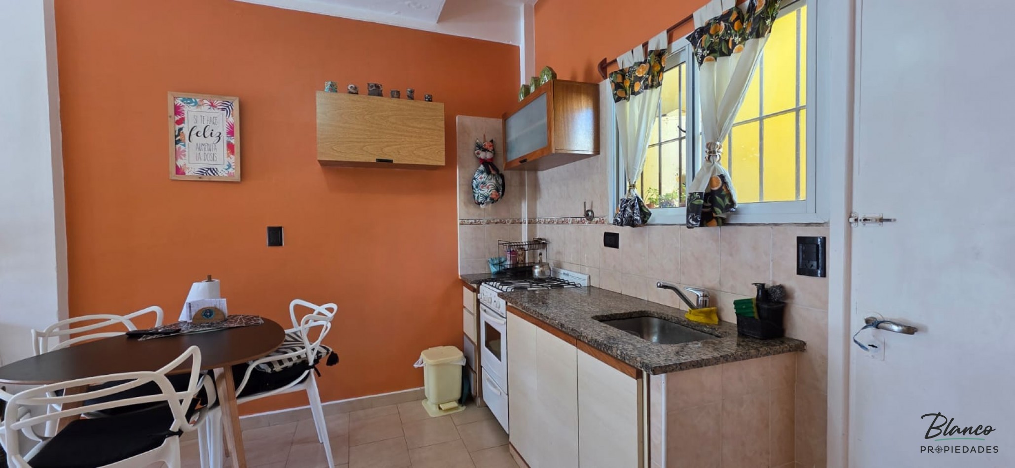 Hermoso Dpto de 2 ambientes en Planta Baja con todos los servicios en pleno centro