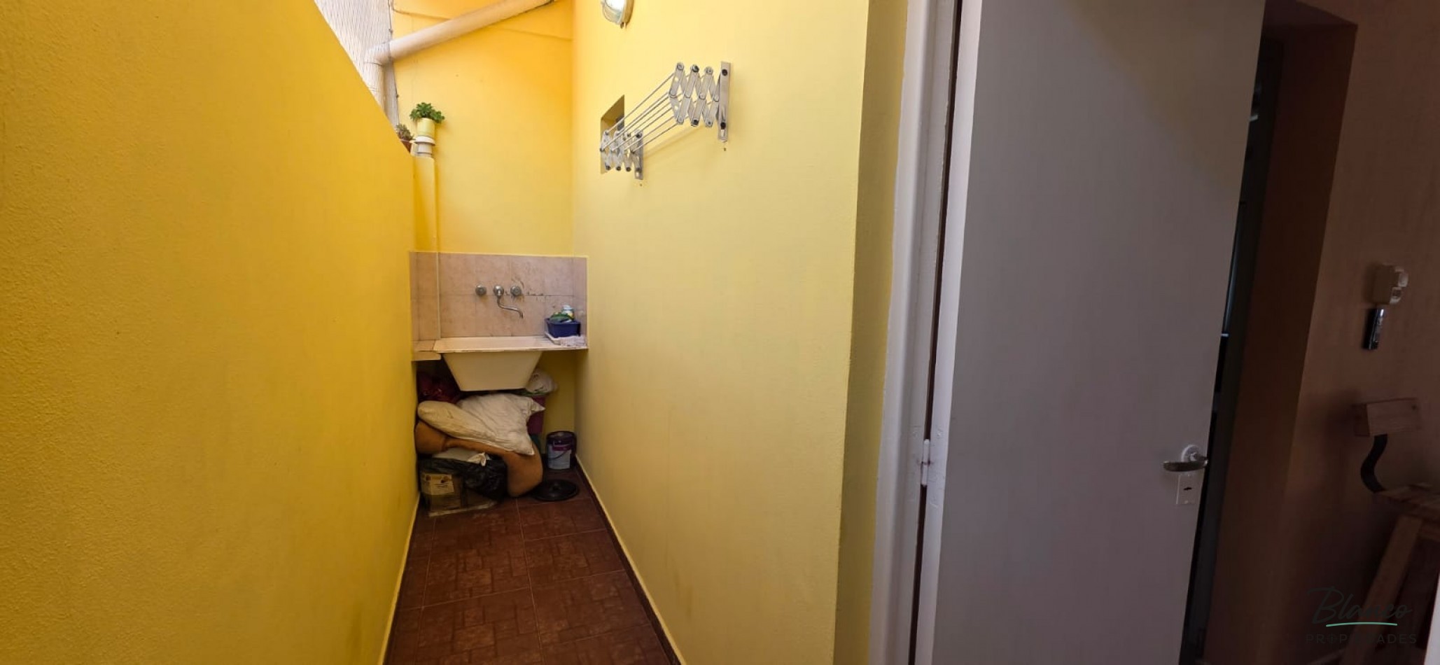 Hermoso Dpto de 2 ambientes en Planta Baja con todos los servicios en pleno centro