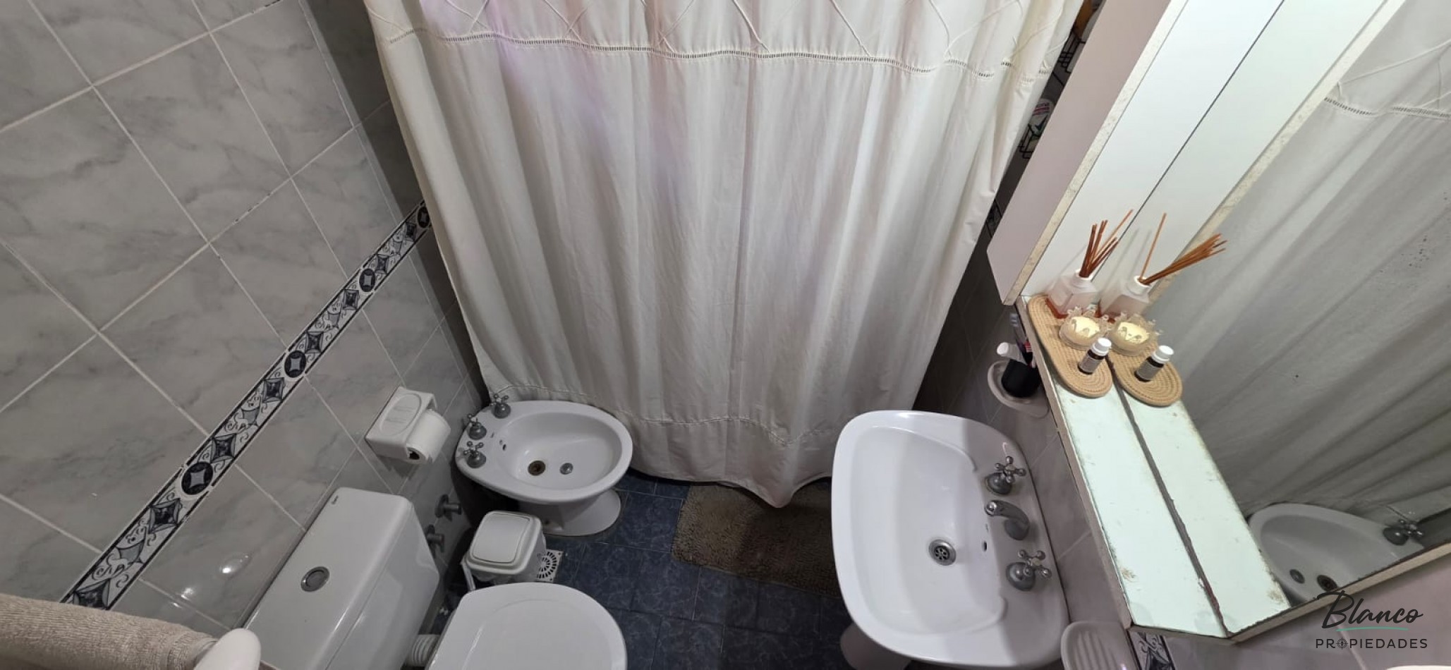 Hermoso Dpto de 2 ambientes en Planta Baja con todos los servicios en pleno centro