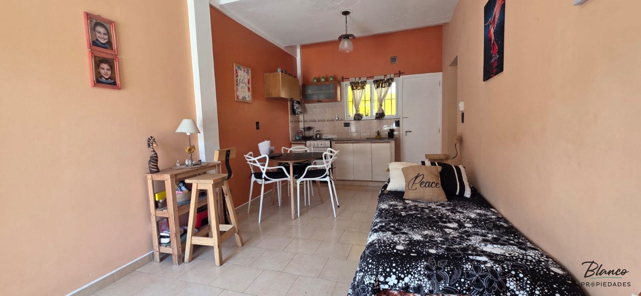 Hermoso Dpto de 2 ambientes en Planta Baja con todos los servicios en pleno centro