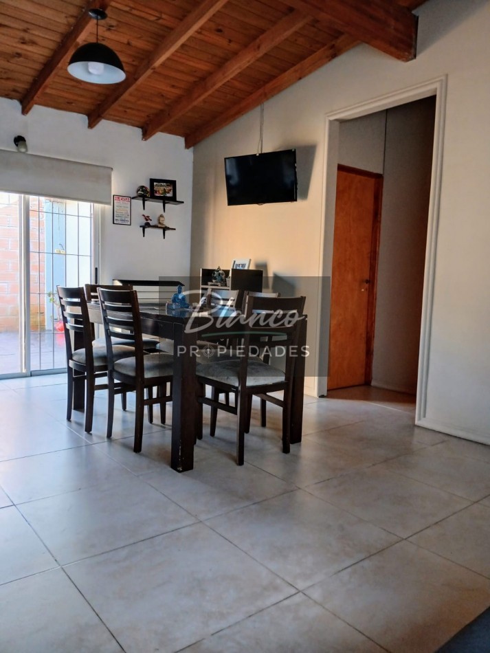 Hermosa Casa en venta  - Ideal para vivienda permanente.-