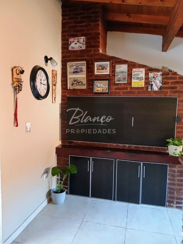 Hermosa Casa en venta  - Ideal para vivienda permanente.-