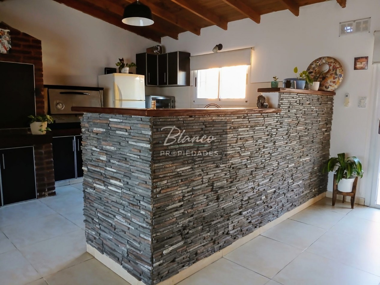Hermosa Casa en venta  - Ideal para vivienda permanente.-