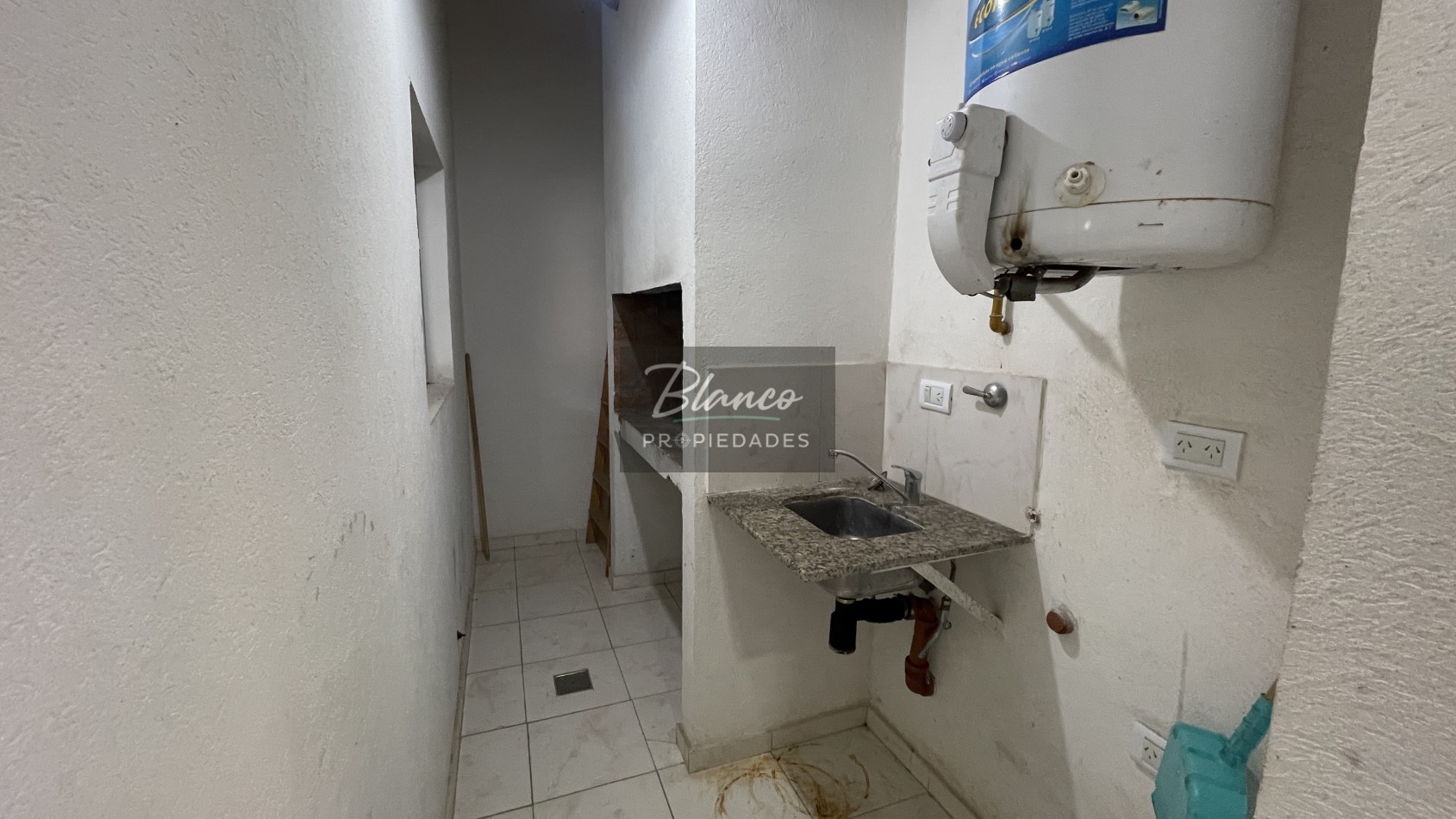 Departamentos de 3 ambientes con gas natural y cochera a mts del Mar!!!