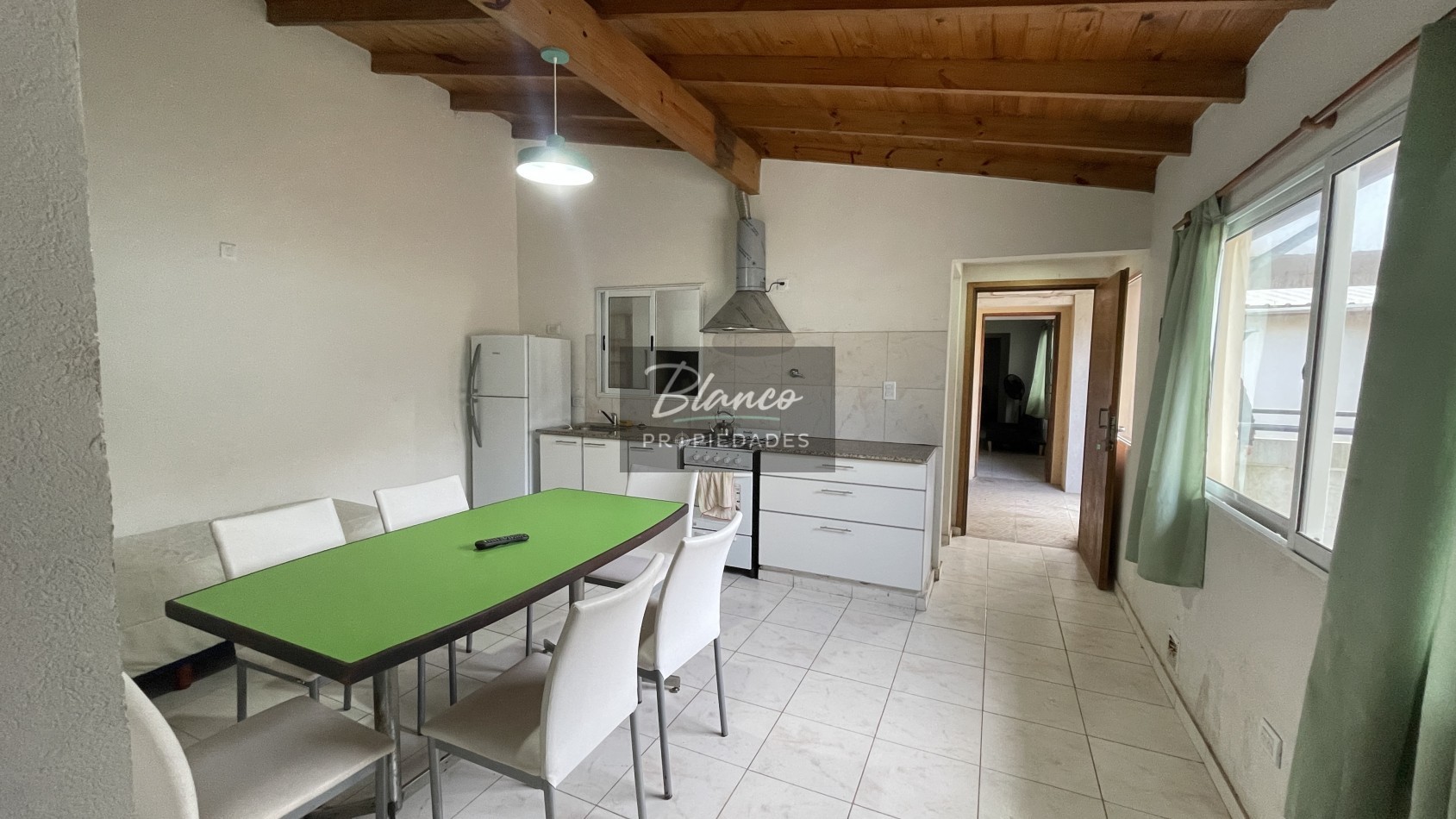 Departamentos de 3 ambientes con gas natural y cochera a mts del Mar!!!