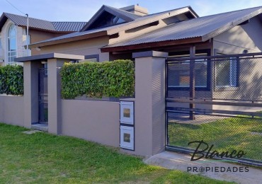 2 CASAS DE 4 AMB EN VENTA EN BARRIO SAN RAFAEL - VENTA EN BLOCK O INDIVIDUAL